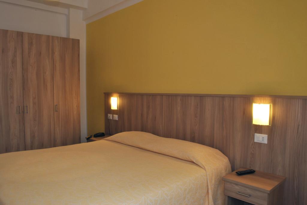 Hotel Bristol لايقويليا الغرفة الصورة