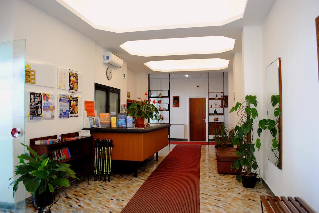 Hotel Bristol لايقويليا المظهر الخارجي الصورة